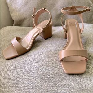 A New Day size 6, beige heels. Size 6. Two inch block heel.